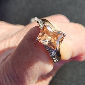 Elegant Lia Spohia Golden Women's Ring, Size 7.5